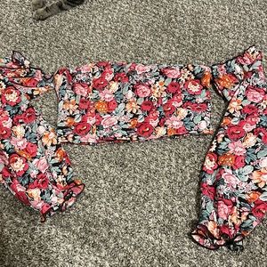 NWOT Crop Puffy Sleeve Top - Large
